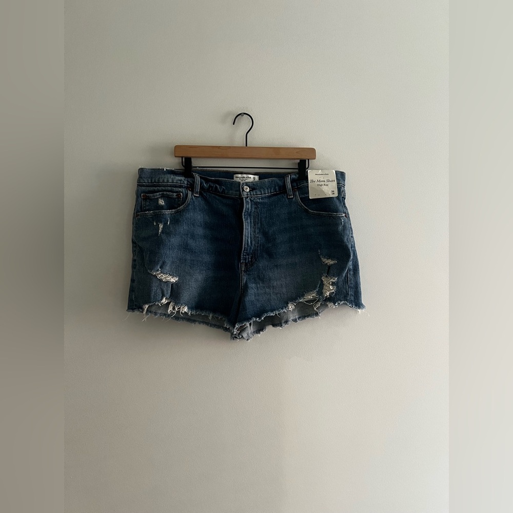 Abercrombie Mom Shorts High Rise Distressed Denim Cutoff NWT Size 34